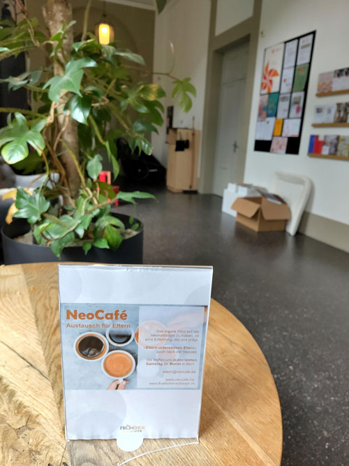 NeoCafé Tisch im Berner Generationen Haus bei der Spielecke